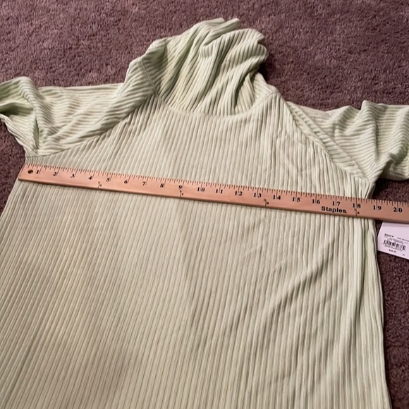 Sonoma Goods For Life® Raglan Rib Cowlneck Top NEW pale neon green NEW - Picture 13 of 14